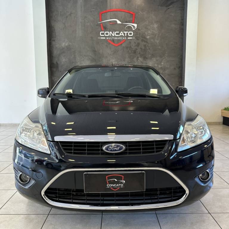 FORD - FOCUS - 2008/2009 - Preta - R$ 36.500,00