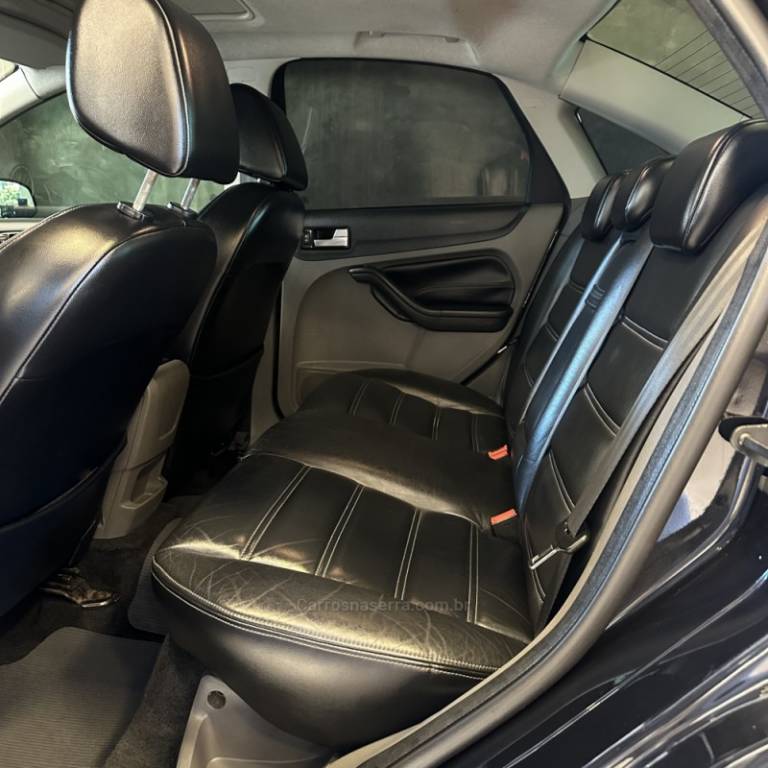 FORD - FOCUS - 2011/2011 - Preta - R$ 43.000,00