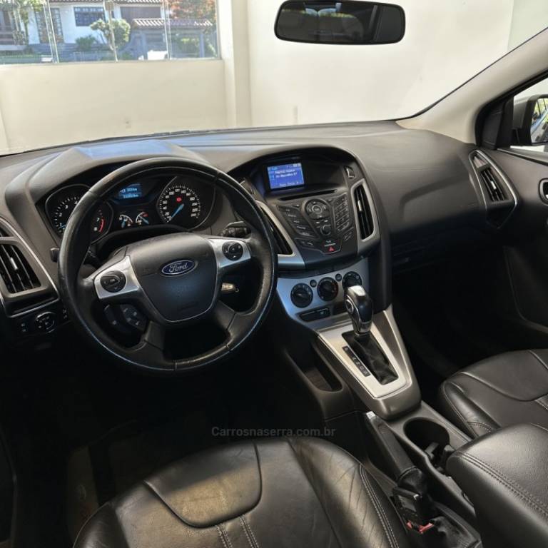 FORD - FOCUS - 2014/2015 - Cinza - R$ 53.900,00