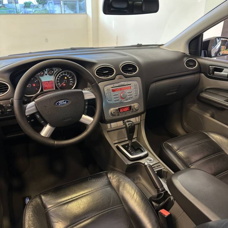FORD - FOCUS - 2011/2011 - Preta - R$ 43.000,00