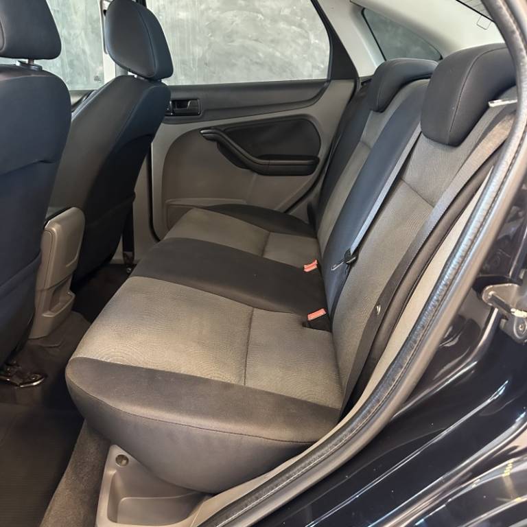 FORD - FOCUS - 2008/2009 - Preta - R$ 36.500,00