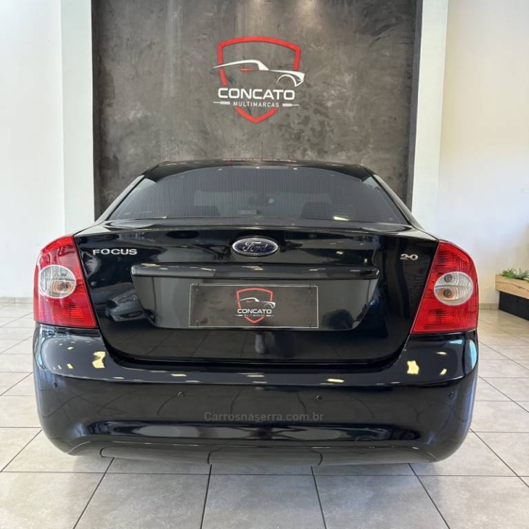 FORD - FOCUS - 2008/2009 - Preta - R$ 36.500,00