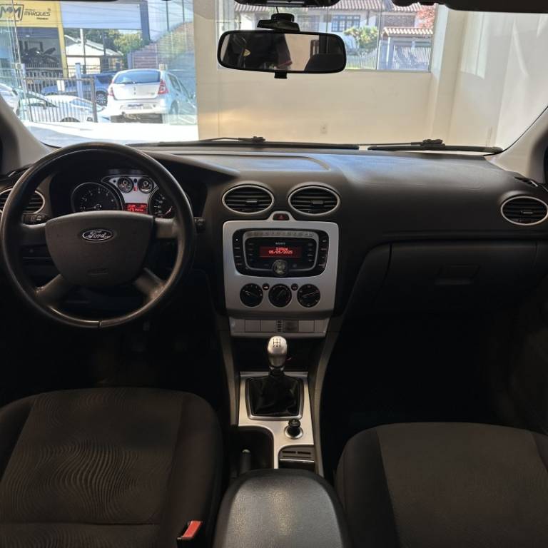 FORD - FOCUS - 2008/2009 - Preta - R$ 36.500,00