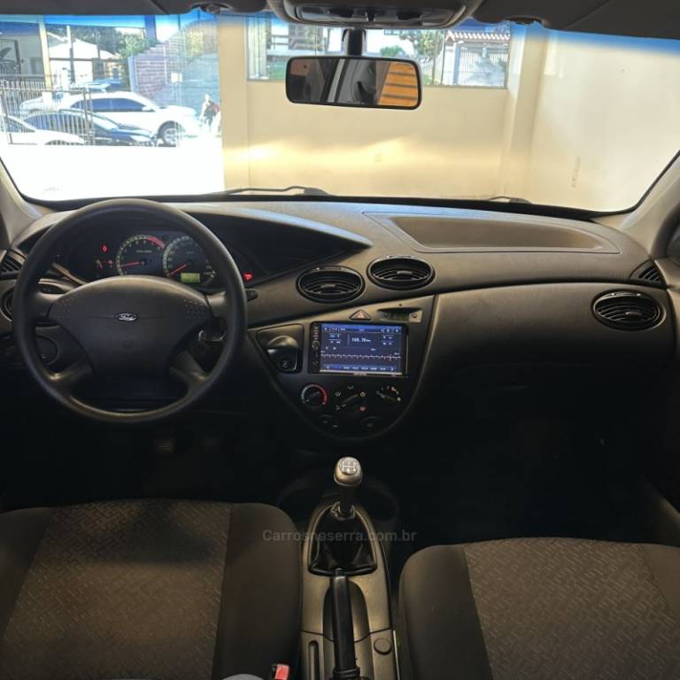 FORD - FOCUS - 2008/2008 - Prata - R$ 27.500,00