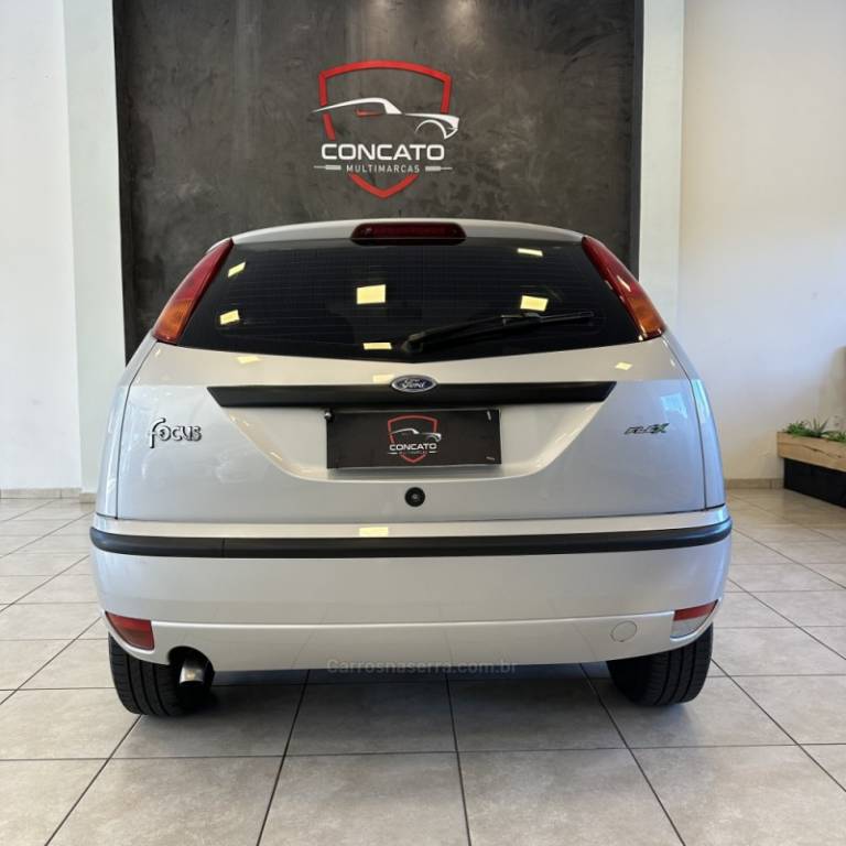 FORD - FOCUS - 2008/2008 - Prata - R$ 27.500,00