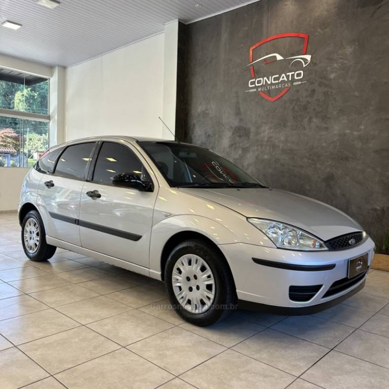 FORD - FOCUS - 2008/2008 - Prata - R$ 27.500,00