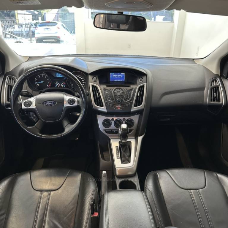 FORD - FOCUS - 2014/2015 - Cinza - R$ 53.900,00