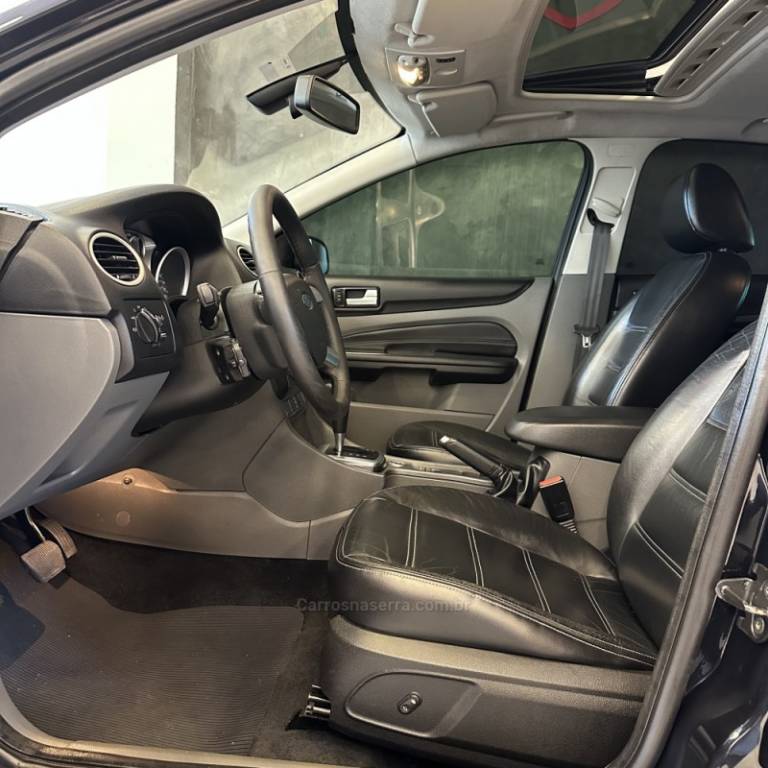 FORD - FOCUS - 2011/2011 - Preta - R$ 43.000,00