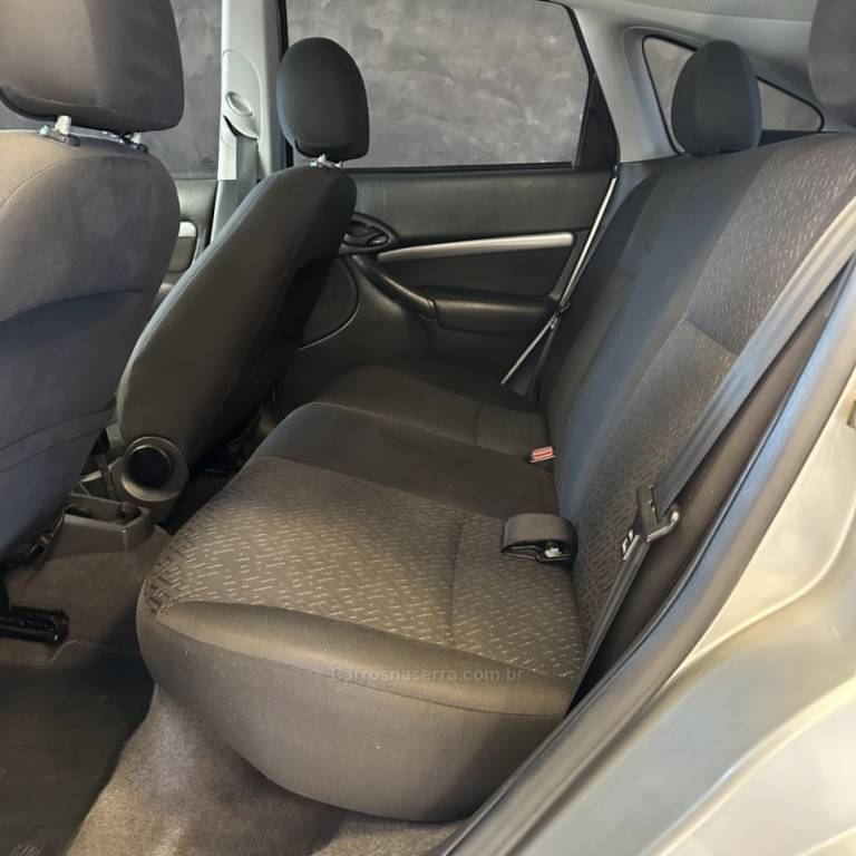 FORD - FOCUS - 2008/2008 - Prata - R$ 27.500,00