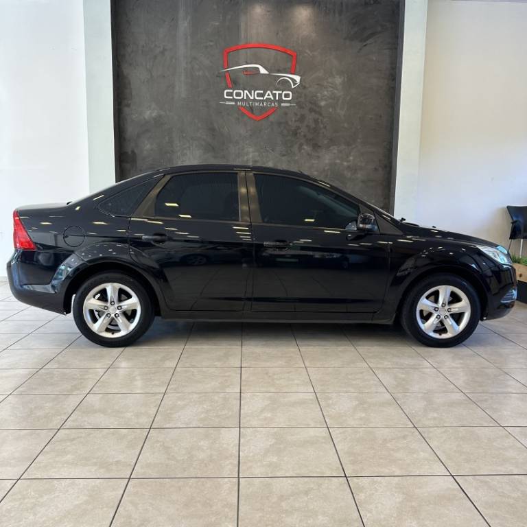 FORD - FOCUS - 2008/2009 - Preta - R$ 36.500,00
