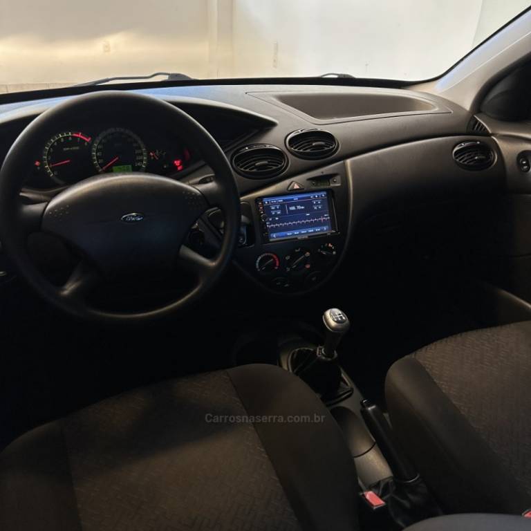 FORD - FOCUS - 2008/2008 - Prata - R$ 27.500,00