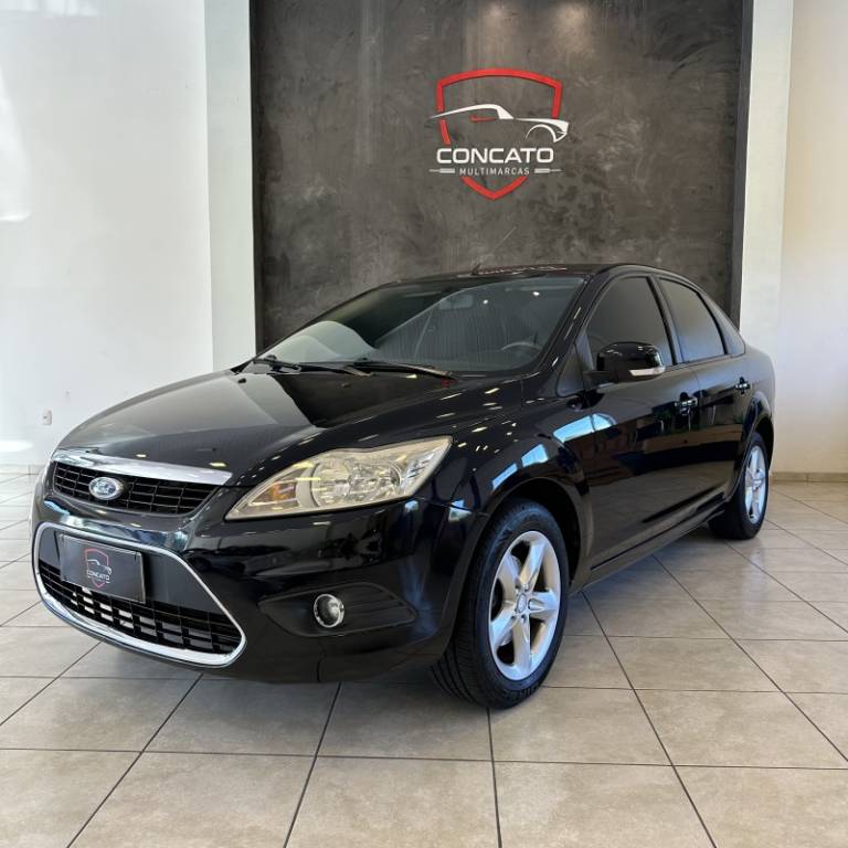 FORD - FOCUS - 2008/2009 - Preta - R$ 36.500,00