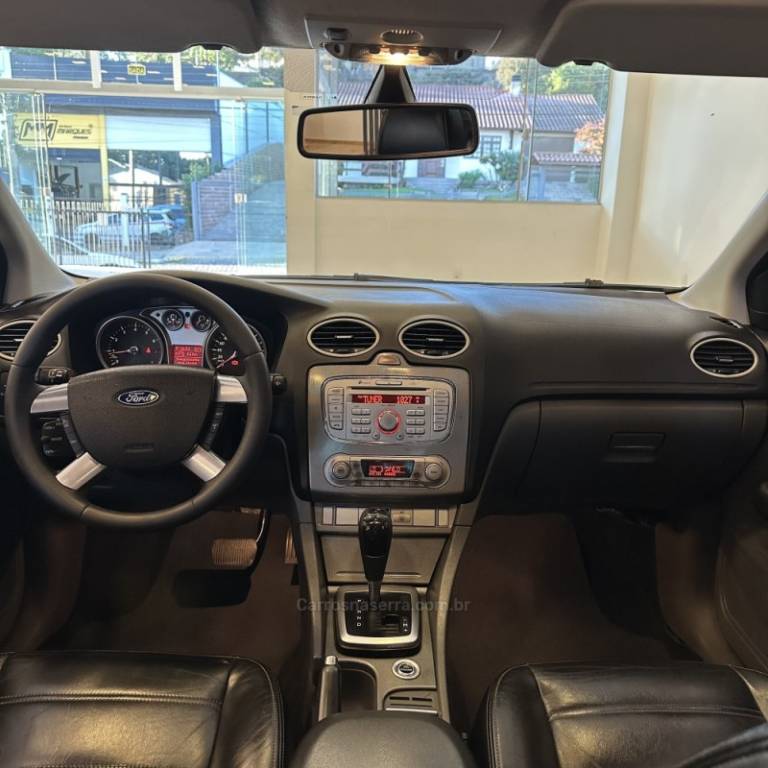 FORD - FOCUS - 2011/2011 - Preta - R$ 43.000,00