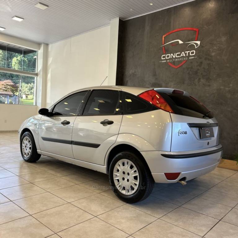 FORD - FOCUS - 2008/2008 - Prata - R$ 27.500,00