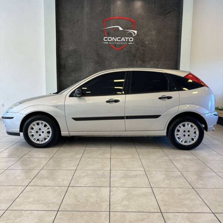 FORD - FOCUS - 2008/2008 - Prata - R$ 27.500,00