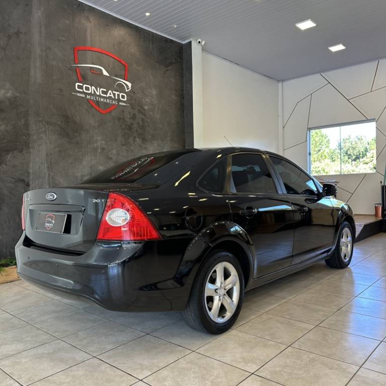 FORD - FOCUS - 2008/2009 - Preta - R$ 36.500,00