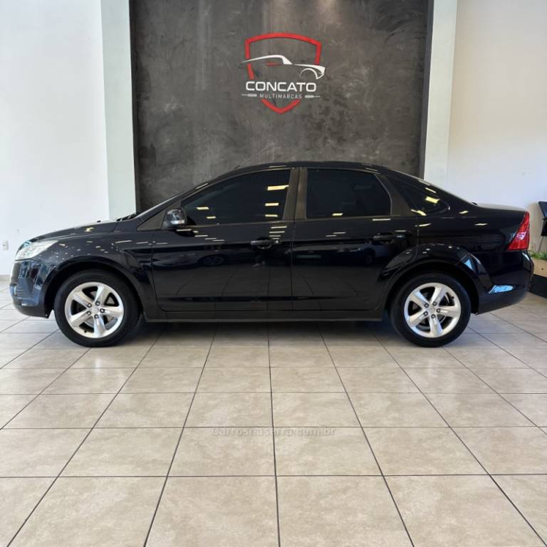 FORD - FOCUS - 2008/2009 - Preta - R$ 36.500,00